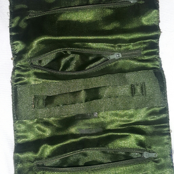 Beautiful vintage 1970s jewelry travel satchel. - Picture 4 of 4